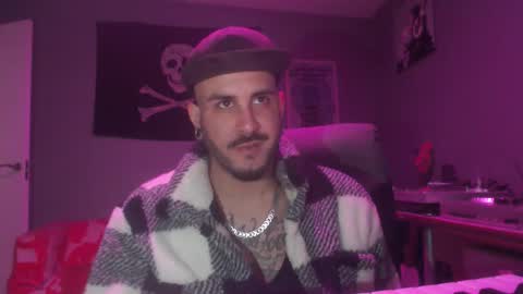 Snapshot of dabirdfree chatting on November 2, 10:56 pm Destroyer online show from November 2, 10:56 pm