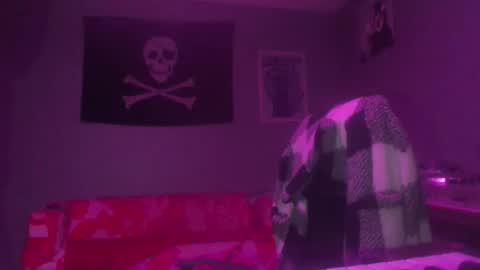 Snapshot of dabirdfree chatting on June 9, 12:22 am Destroyer online show from June 9, 12:22 am