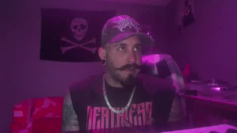 Snapshot of dabirdfree chatting on June 10, 12:22 am Destroyer online show from June 10, 12:22 am
