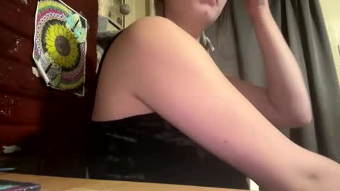 Snapshot of dabqueen_1994 chatting on February 17, 12:34 pm dabqueen_1994 online show from February 17, 12:34 pm