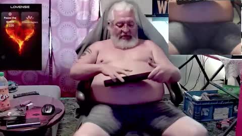 Snapshot of daddydom4fun chatting on March 12, 9:54 pm Daddydom4fun online show from March 12, 9:54 pm