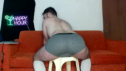 Snapshot of daddyfeet29 chatting on April 8, 8:36 am Greekboy28 online show from April 8, 8:36 am