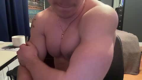 Snapshot of daddygmoney6969 chatting on March 15, 1:33 am daddygmoney6969 online show from March 15, 1:33 am