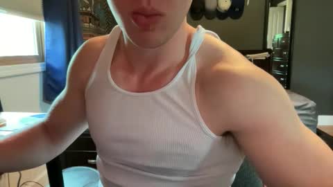 Snapshot of daddygmoney6969 chatting on May 19, 12:33 pm daddygmoney6969 online show from May 19, 12:33 pm
