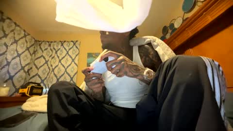 Snapshot of daddyjanimal chatting on April 18, 10:43 pm sexy tatted king bbc online show from April 18, 10:43 pm