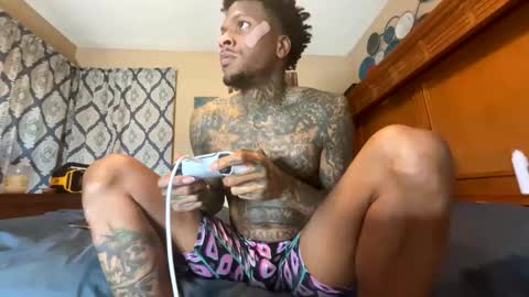 Snapshot of daddyjanimal chatting on April 19, 7:05 pm sexy tatted king bbc online show from April 19, 7:05 pm