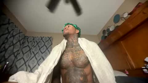 Snapshot of daddyjanimal chatting on May 17, 9:17 am sexy tatted king bbc online show from May 17, 9:17 am
