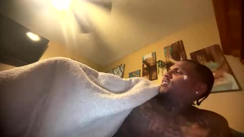 Snapshot of daddyjanimal chatting on May 25, 10:49 pm sexy tatted king bbc online show from May 25, 10:49 pm