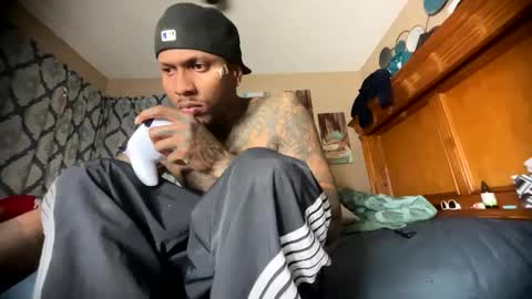 Snapshot of daddyjanimal chatting on May 27, 8:50 pm sexy tatted king bbc online show from May 27, 8:50 pm