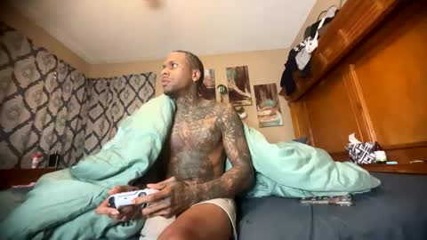 Snapshot of daddyjanimal chatting on June 1, 7:26 pm sexy tatted king bbc online show from June 1, 7:26 pm