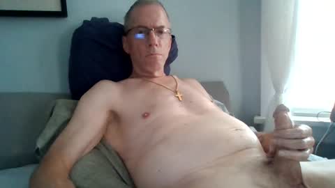 Snapshot of daddyluvssmoothies chatting on July 14, 9:09 pm daddyluvssmoothies online show from July 14, 9:09 pm