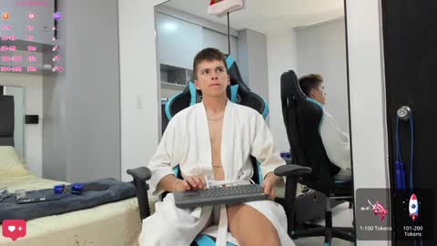 Snapshot of daddyrich4u chatting on December 3, 9:23 pm daddyrich4u online show from December 3, 9:23 pm