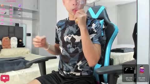 Snapshot of daddyrich4u chatting on December 13, 8:37 pm daddyrich4u online show from December 13, 8:37 pm