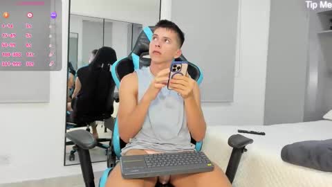 Snapshot of daddyrich4u chatting on October 6, 9:56 pm daddyrich4u online show from October 6, 9:56 pm