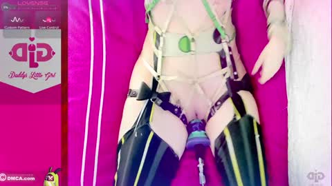 Im Andrea Nice to see you here  I love patterns soo much online show from December 2, 1:17 pm