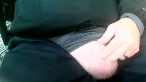 Snapshot of daddysmalls_55 chatting on December 2, 12:19 am daddysmalls online show from December 2, 12:19 am