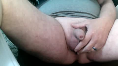 Snapshot of daddysmalls_55 chatting on December 19, 11:46 pm daddysmalls online show from December 19, 11:46 pm