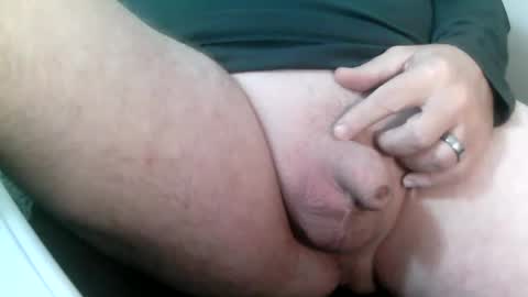 Snapshot of daddysmalls_55 chatting on December 25, 8:28 pm daddysmalls online show from December 25, 8:28 pm