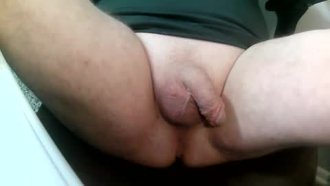 Snapshot of daddysmalls_55 chatting on December 30, 3:02 pm daddysmalls online show from December 30, 3:02 pm