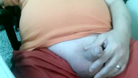 Snapshot of daddysmalls_55 chatting on January 4, 10:45 pm daddysmalls online show from January 4, 10:45 pm