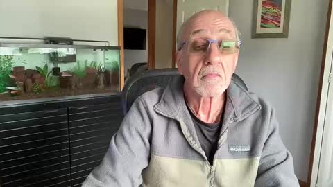 Snapshot of daddyweis chatting on April 25, 2:47 pm daddyweis online show from April 25, 2:47 pm