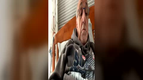 Snapshot of daddyweis chatting on May 9, 3:12 am daddyweis online show from May 9, 3:12 am
