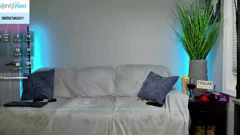 Snapshot of daddyxxluna chatting on October 3, 2:19 am ConstructionDaddy and Lady Luna online show from October 3, 2:19 am