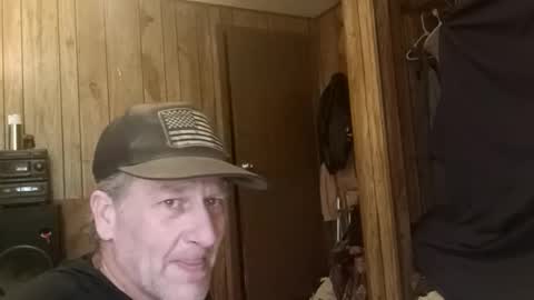 Snapshot of dadpervmind chatting on March 2, 4:58 pm dadpervmind online show from March 2, 4:58 pm