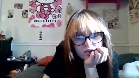 Snapshot of dadsdoll2 chatting on March 25, 12:55 pm dadsdoll2 online show from March 25, 12:55 pm