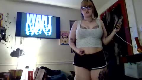 Snapshot of dadsdoll2 chatting on March 26, 1:01 am dadsdoll2 online show from March 26, 1:01 am