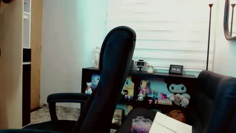 dae_lune online show from March 18, 4:37 am