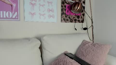 Snapshot of dafne_hillss chatting on June 21, 12:52 pm dafne_hillss online show from June 21, 12:52 pm