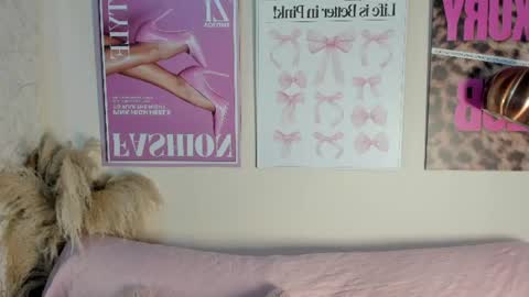 Snapshot of dafne_hillss chatting on June 26, 11:25 am dafne_hillss online show from June 26, 11:25 am