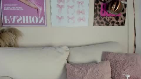 Snapshot of dafne_hillss chatting on July 1, 11:12 am dafne_hillss online show from July 1, 11:12 am