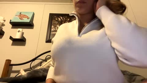 Snapshot of dafnecloutier chatting on January 12, 2:35 am Dafne 27 Cory-24 online show from January 12, 2:35 am