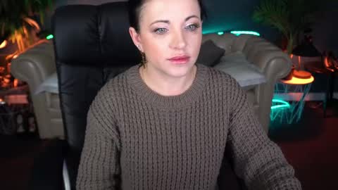 Snapshot of dafni_mon chatting on May 1, 3:55 am Dafni Mon online show from May 1, 3:55 am