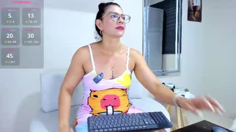 Snapshot of dahian_carter chatting on June 16, 1:36 pm Dahian online show from June 16, 1:36 pm
