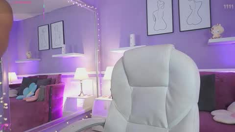 Dahlia Grey online show from March 17, 11:35 am