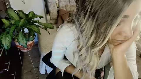 Snapshot of dahnia_cruz chatting on April 23, 6:21 pm dahnia_cruz online show from April 23, 6:21 pm