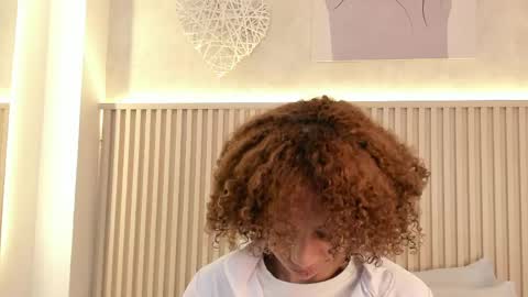 Snapshot of daiana_curly chatting on June 8, 7:03 pm Daiana online show from June 8, 7:03 pm