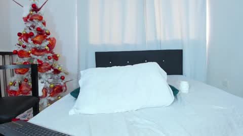 Daila Smith  online show from December 9, 7:50 pm