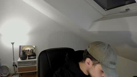 Snapshot of daimon_hall chatting on October 28, 1:20 am Daimon online show from October 28, 1:20 am