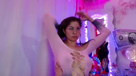 Snapshot of daina_flower chatting on May 17, 5:16 am DAINA online show from May 17, 5:16 am