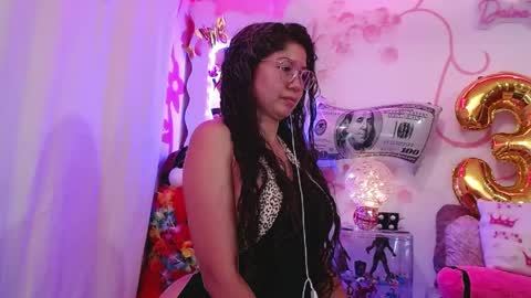 Snapshot of daina_flower chatting on May 19, 4:41 am DAINA online show from May 19, 4:41 am