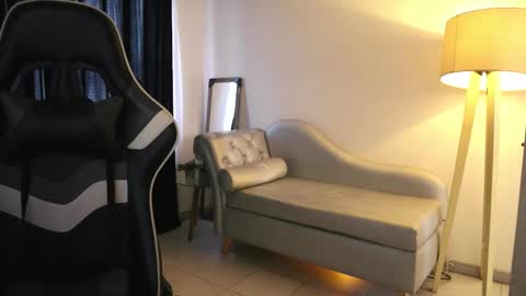 Lauren            online show from November 11, 2:39 pm