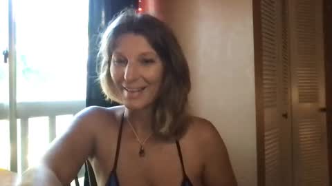 Snapshot of daisy9kat chatting on December 21, 1:21 pm Daisy137 online show from December 21, 1:21 pm