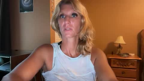 Snapshot of daisy9kat chatting on September 10, 4:07 pm Daisy137 online show from September 10, 4:07 pm