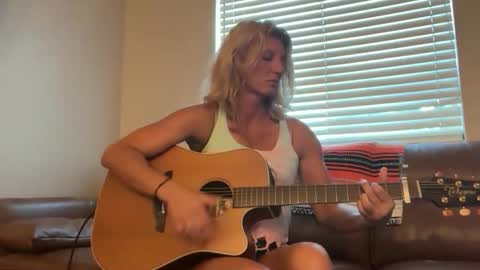 Snapshot of daisy9kat chatting on October 26, 3:18 pm Daisy137 online show from October 26, 3:18 pm