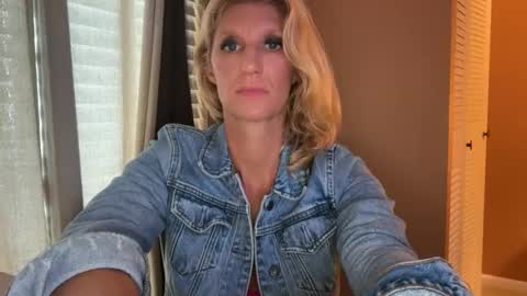 Snapshot of daisy9kat chatting on November 12, 3:45 pm Daisy137 online show from November 12, 3:45 pm