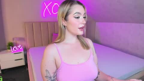 Snapshot of daisy_beckerr chatting on June 3, 9:34 am Viickie online show from June 3, 9:34 am